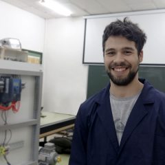 XIAN CAMBEIRO: EL JOVEN QUE HA INVENTADO UNA FUNDA PARA SMARTPHONES Y TABLETS